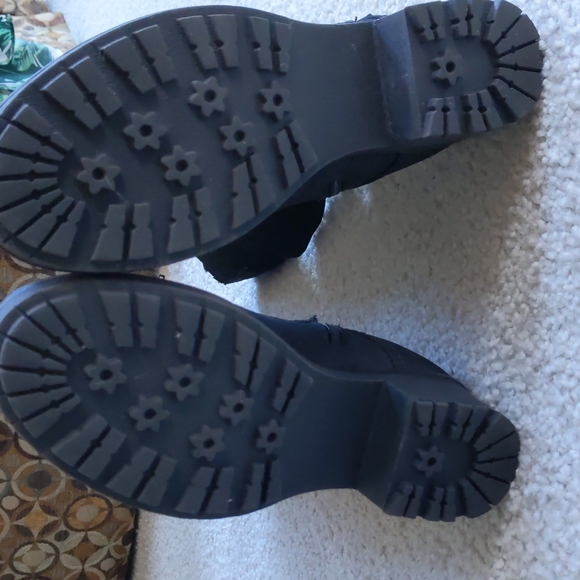 White Mountain Boots, Black size 7.5 - Picture 4 of 6